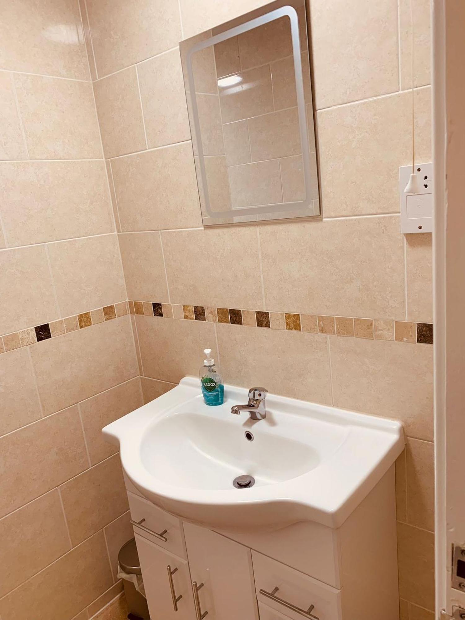 Casa vacanze 2 Bedroom House Walking Distance To Centre With Free Parking *